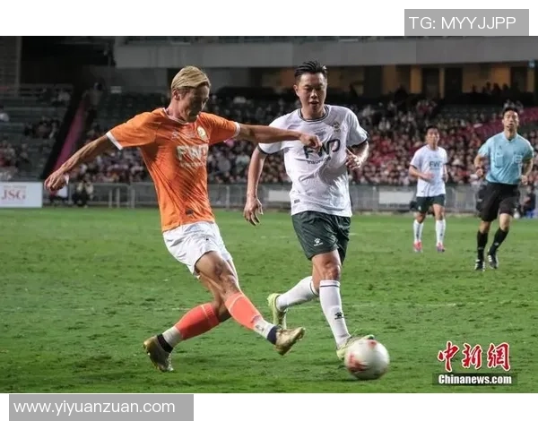 足球明星亲密瞬间大揭秘让你看尽他们的甜蜜互动与感人时刻 足球明星亲密瞬间大揭秘让你看尽他们的甜蜜互动与感人时刻