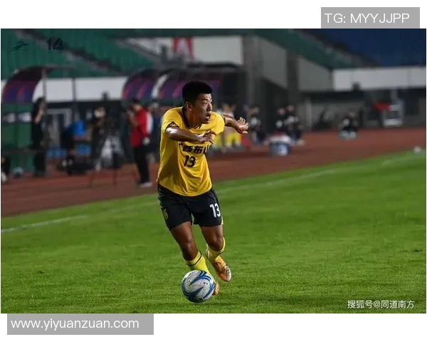 最美的邂逅足球明星与梦想的交汇瞬间